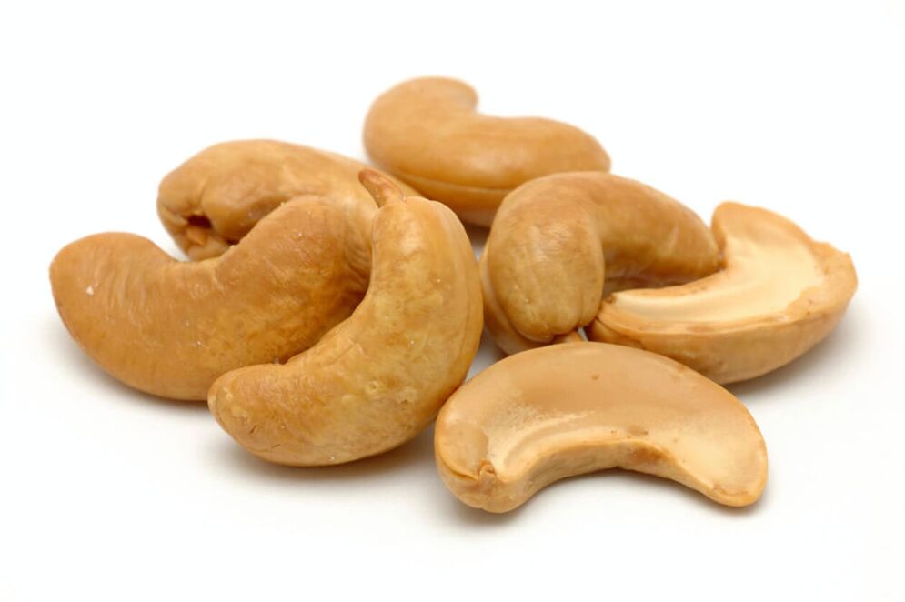 Cashews increase male potency due to their high content of zinc and arginine