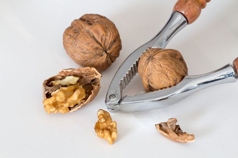 The use of walnuts by men improves the quality of spermatozoa